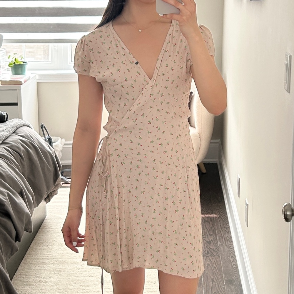 Brandy Melville Robbie Wrap dress